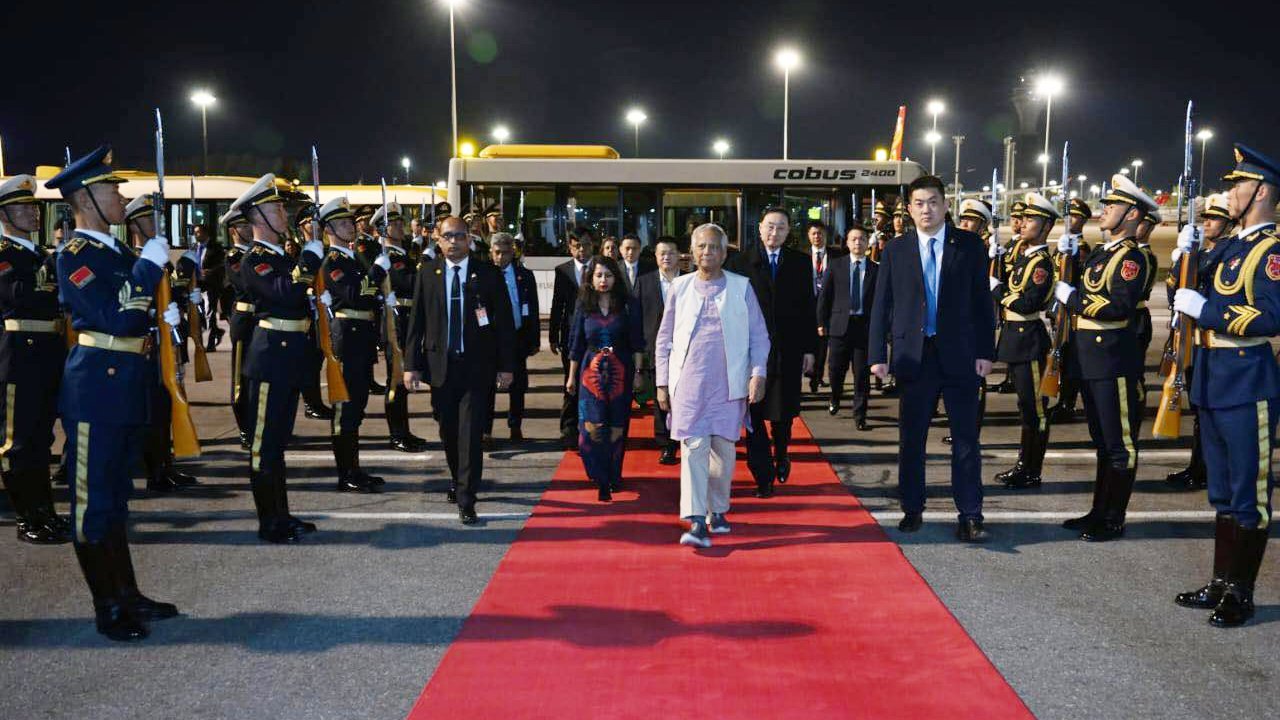 দেশের উদ্দেশে রওনা দিয়েছেন প্রধান উপদেষ্টা