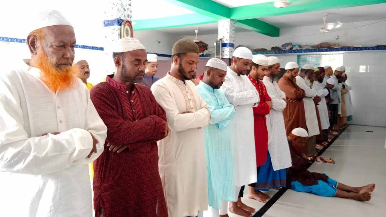 সৌদির সঙ্গে মিল রেখে মোংলায় ঈদ উদ্‌যাপন