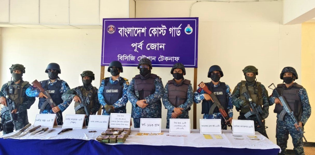 ডাকাতের বাড়িতে যৌথ অভিযানে যা পাওয়া গেল