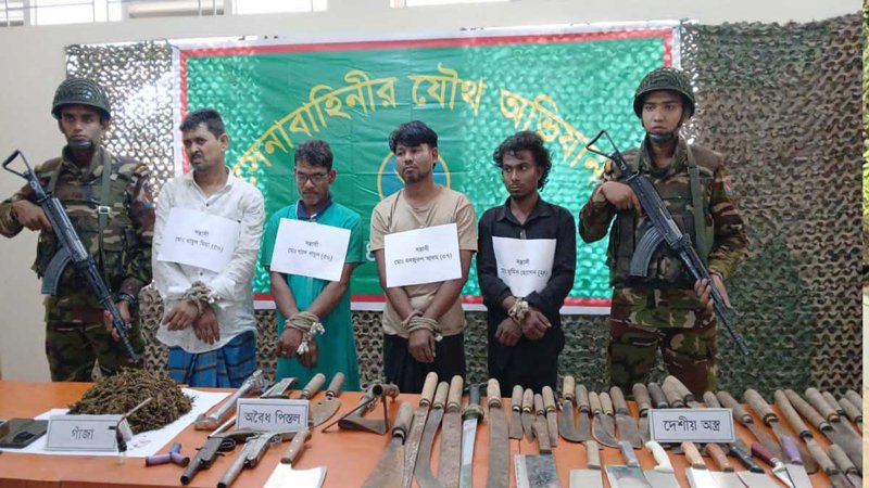 চট্টগ্রামে অস্ত্রসহ চার শীর্ষ সন্ত্রাসী গ্রেপ্তার