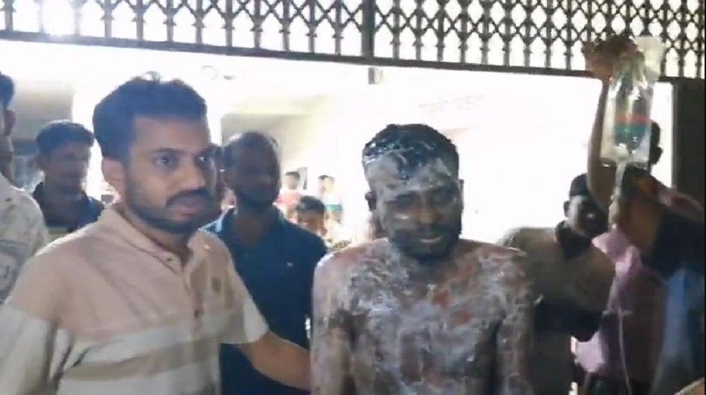 চোর অপবাদে আগুন লাগিয়ে আত্মহ*ত্যার চেষ্টা