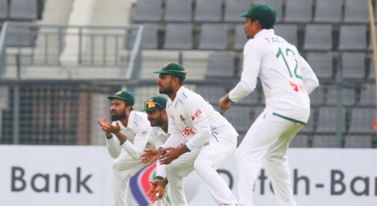 চা বিরতির পর মিরাজের জোড়া সাফল্য