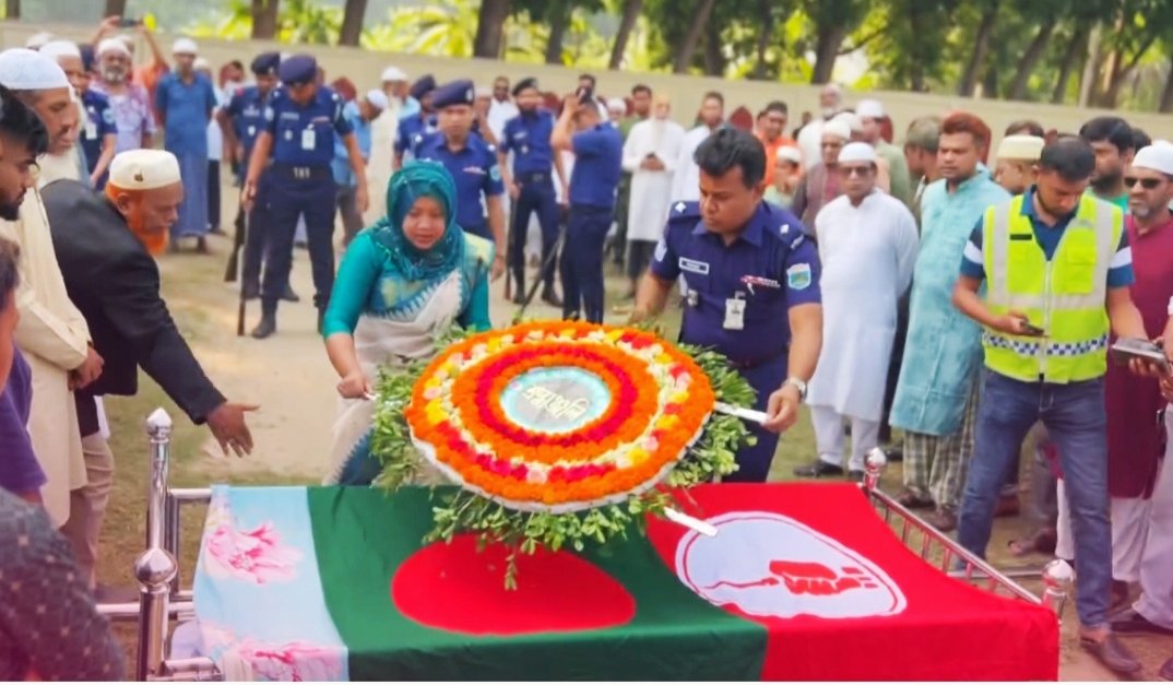 নাটোরে রাষ্ট্রীয় মর্যাদায় প্রবীণ সাংবাদিক ও বীর মুক্তিযোদ্ধার দাফন সম্পন্ন