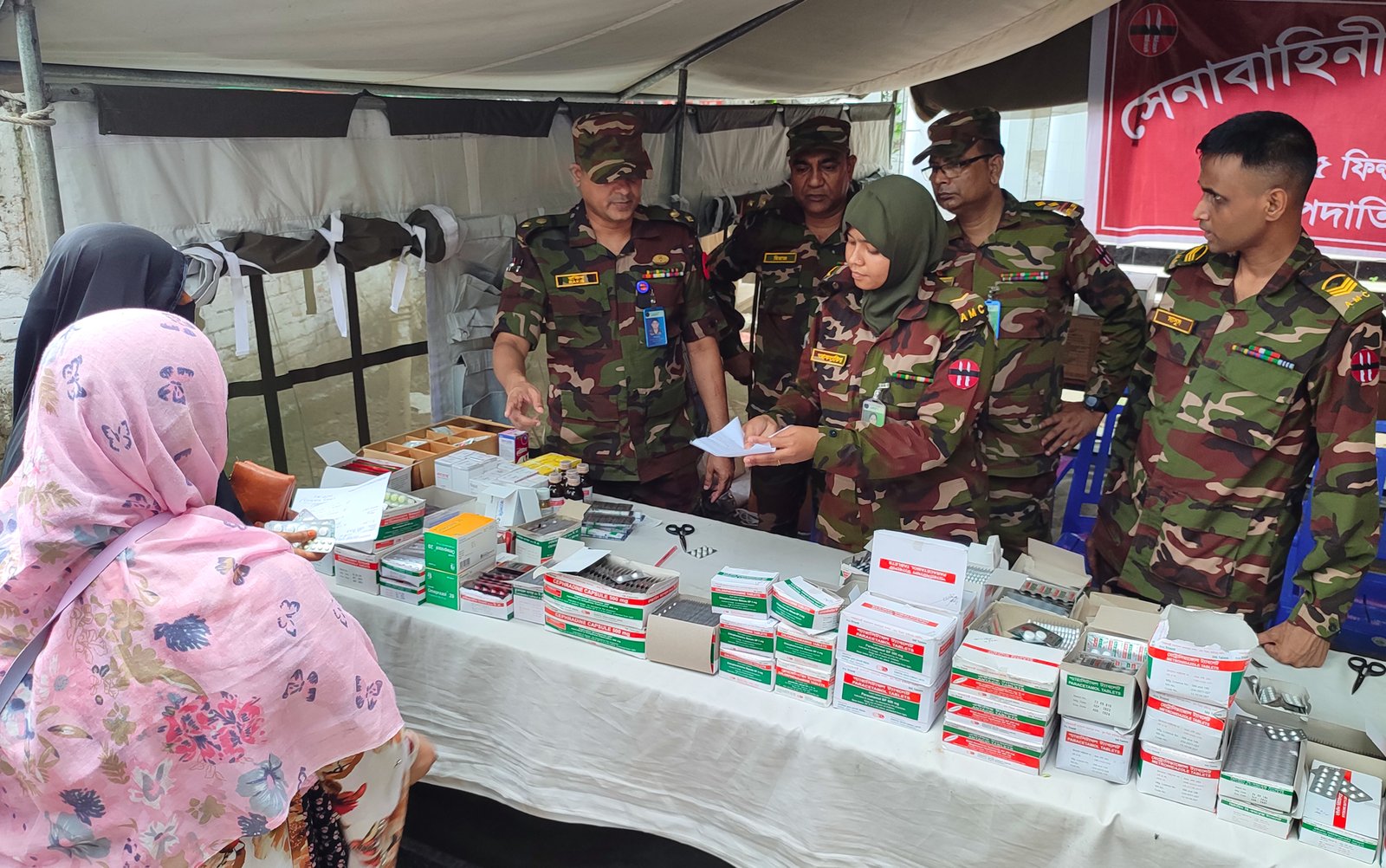 সেনাবাহিনীর ফ্রি মেডিক্যাল ক্যাম্পে সেবা পেলেন হাজারো মানুষ