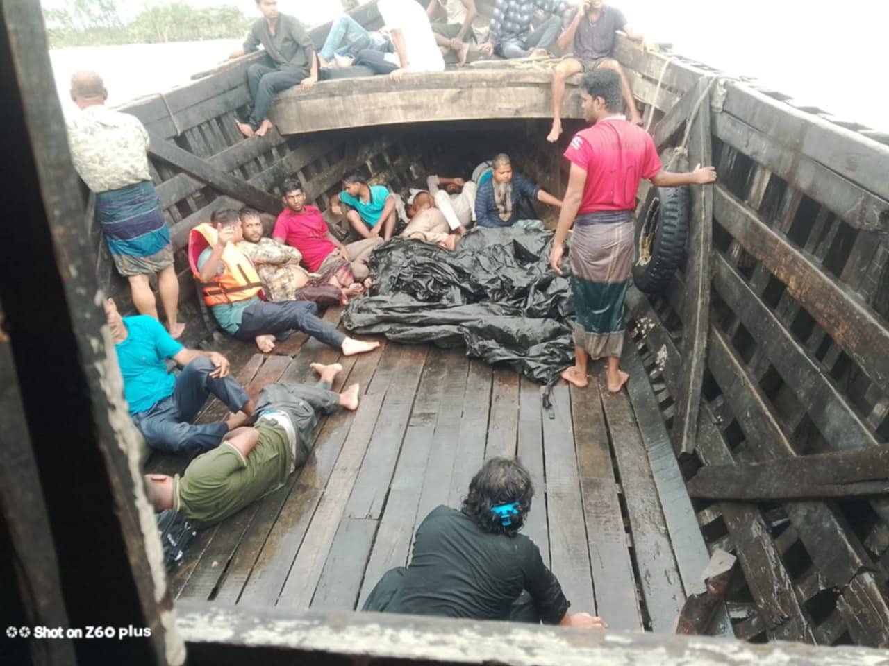 মেঘনায় ট্রলার ডুবিতে সাব পোস্টমাস্টারসহ ২জনের মৃত্যু, নিখোঁজ-২