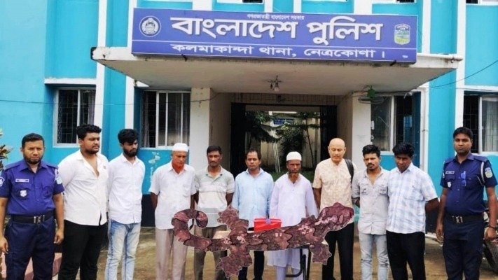 নেত্রকোণার কলমাকান্দায় কোটি টাকার তক্ষকসহ ৯ জন আটক