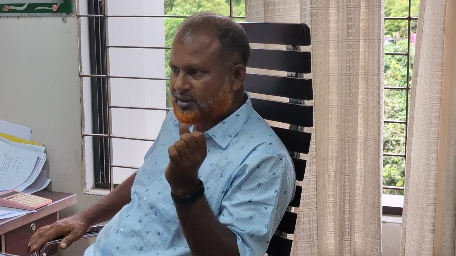 ভুল কাগজে স্বাক্ষর না দেয়ায় হিসাবরক্ষণ কর্মকর্তা পেটালেন জামাত নেতা