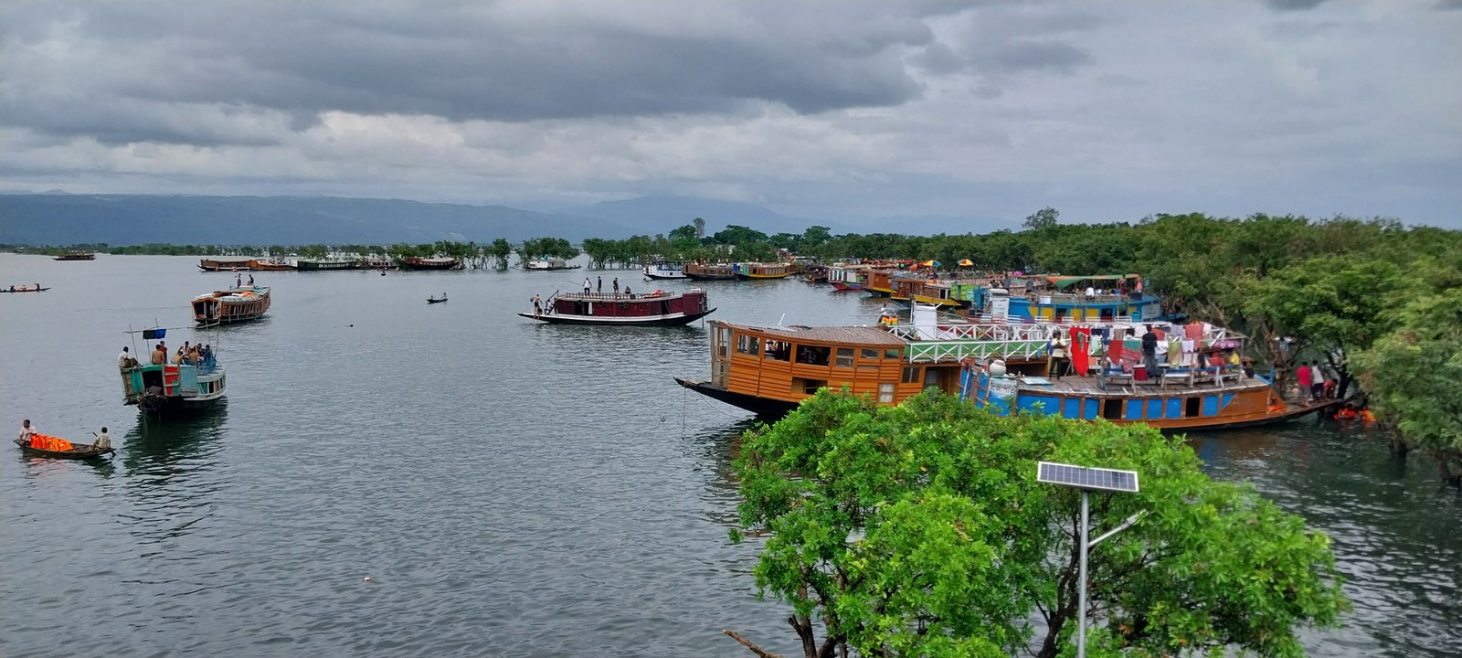 সুনামগঞ্জের টাঙ্গুয়ার হাওরের জীব-বৈচিত্র রক্ষায় ওয়াচ টাওয়ার ও এর আশেপাশে হাউজবোট চলাচলে নিষেধাজ্ঞা জারি