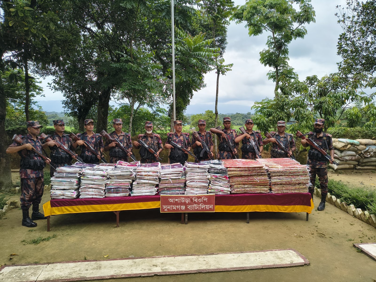 সুনামগঞ্জ সীমান্তে আবারও বড় চালান আটক, বিজিবির অভিযানে মিললো শাড়ি ও গরু