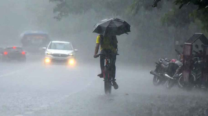 আগামী ২৪ ঘণ্টায় দেশের তিন বিভাগে ভারী বৃষ্টি হতে পারে, সারাদেশে বজ্রসহ বৃষ্টির পূর্বাভাস