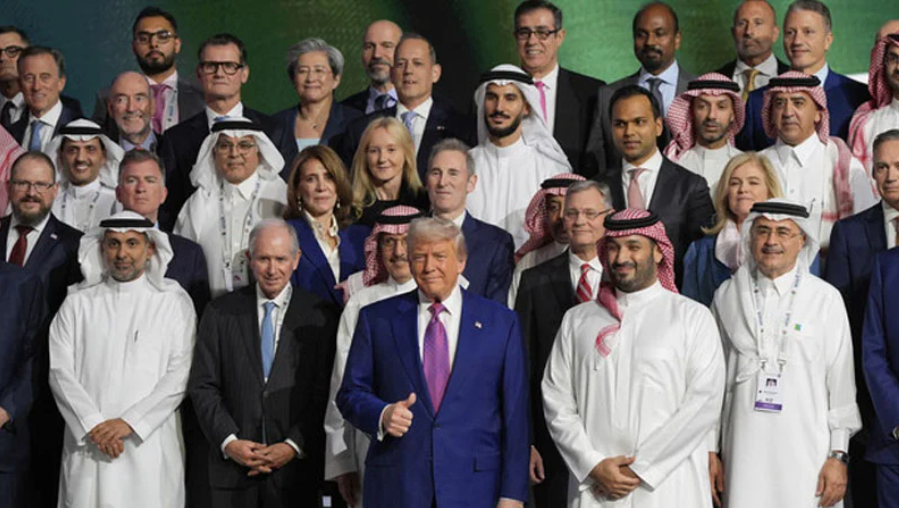 ইরান-ইসরায়েল যুদ্ধের ছায়ায় নতুন কৌশলে উপসাগরীয় দেশগুলো