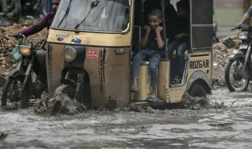 পাকিস্তানে মৌসুমি বৃষ্টি ও হঠাৎ বন্যায় মৃত্যু ৪৫ জনের, ঝুঁকিতে দক্ষিণ এশিয়াও
