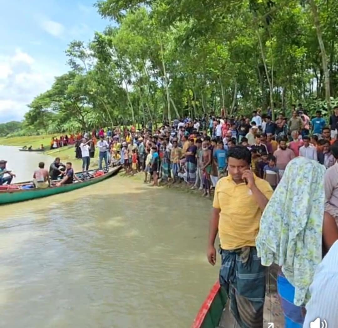 ব্রহ্মপুত্র নদে নৌকা ডুবির ঘটনায় আরও দুই শিশুর মরদেহ উদ্ধার
