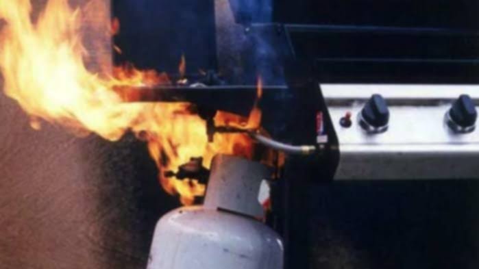 আশুলিয়ায় গ্যাস লিকেজ থেকে বিস্ফোরণ, স্বামী-স্ত্রীসহ দগ্ধ ৪