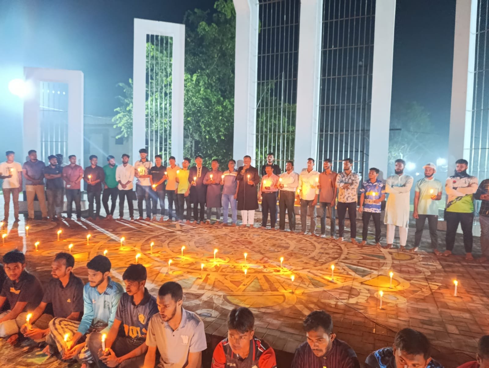জুলাই শহীদদের স্মরণে ইবি ছাত্রদলের মোমবাতি প্রজ্বলন ও প্রতিবাদ