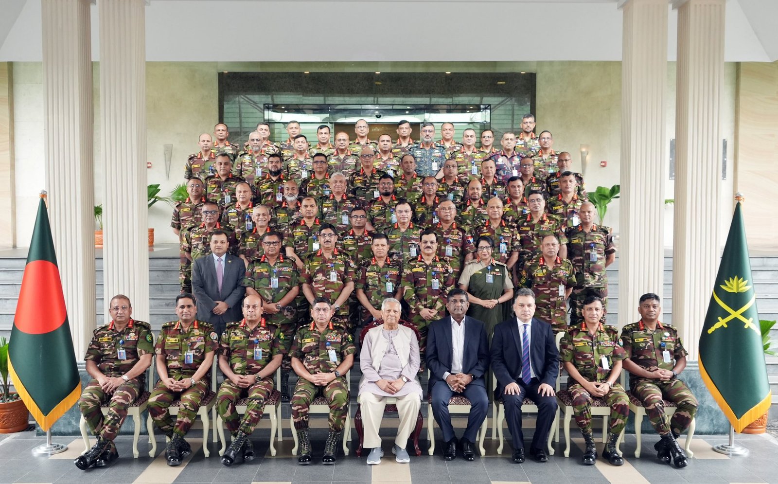 স্বাধীনতা ও সার্বভৌমত্ব রক্ষায় সেনাবাহিনীর ভূমিকার প্রশংসা : প্রধান উপদেষ্টা