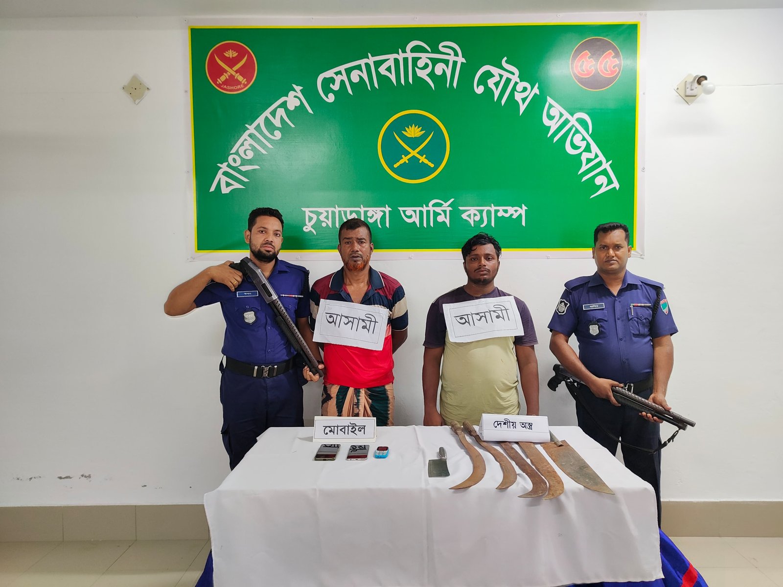 চুয়াডাঙ্গায় যৌথ বাহিনীর অভিযানে দু'চাঁদাবাজ আটক