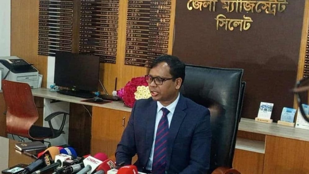 ভোলাগঞ্জ থেকে লুট হওয়া পাথর মঙ্গলবার পর্যন্ত নিজ খরচে ফেরত দিতে নির্দেশ জেলা প্রশাসনের