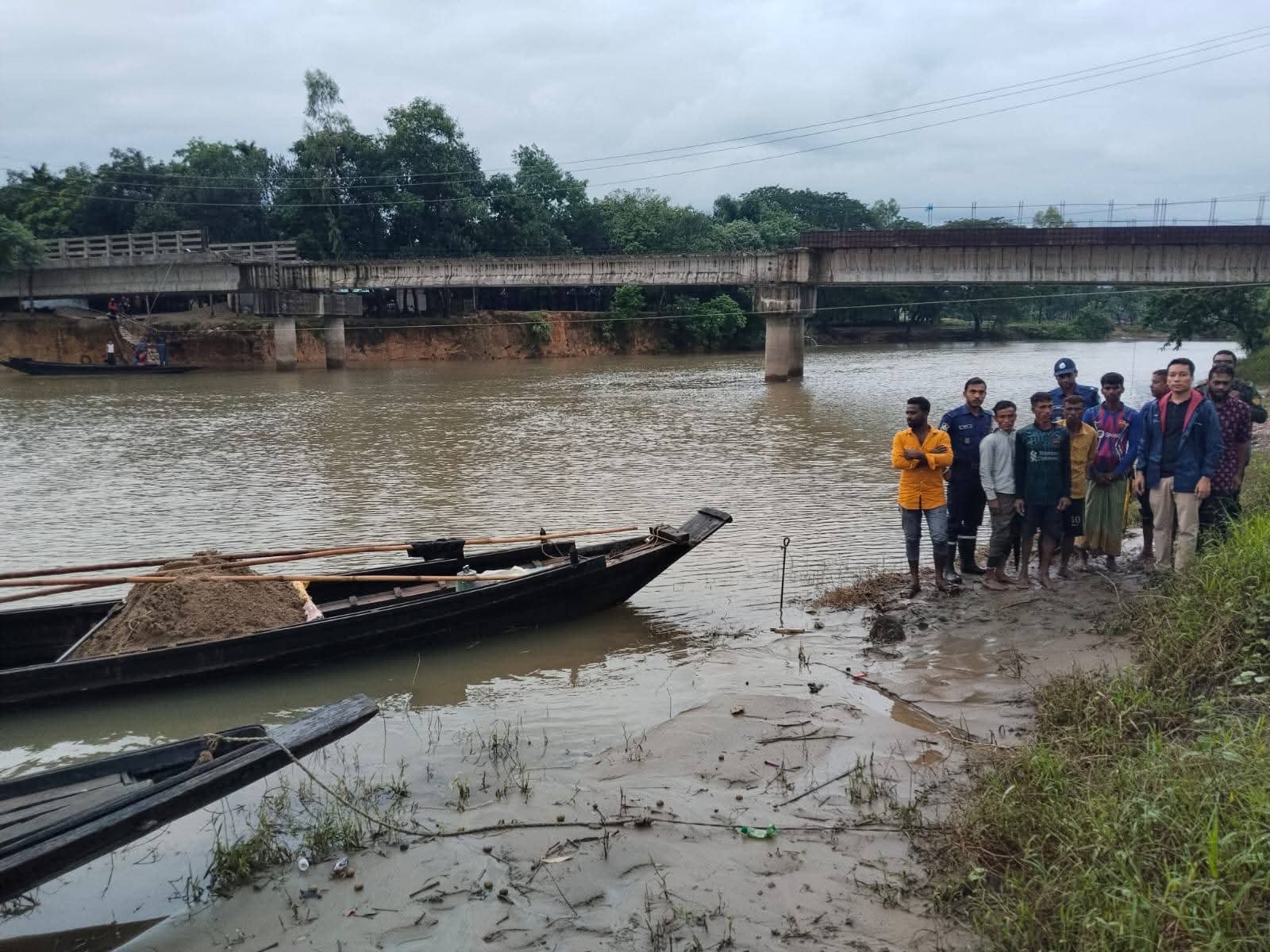 সিলেটের সাদা পাথর লুটের পর সুনামগঞ্জে অবৈধভাবে বালু-পাথর উত্তোলনের চেষ্টা নিয়ে জেলা প্রশাসনের সতর্ক বার্তা!