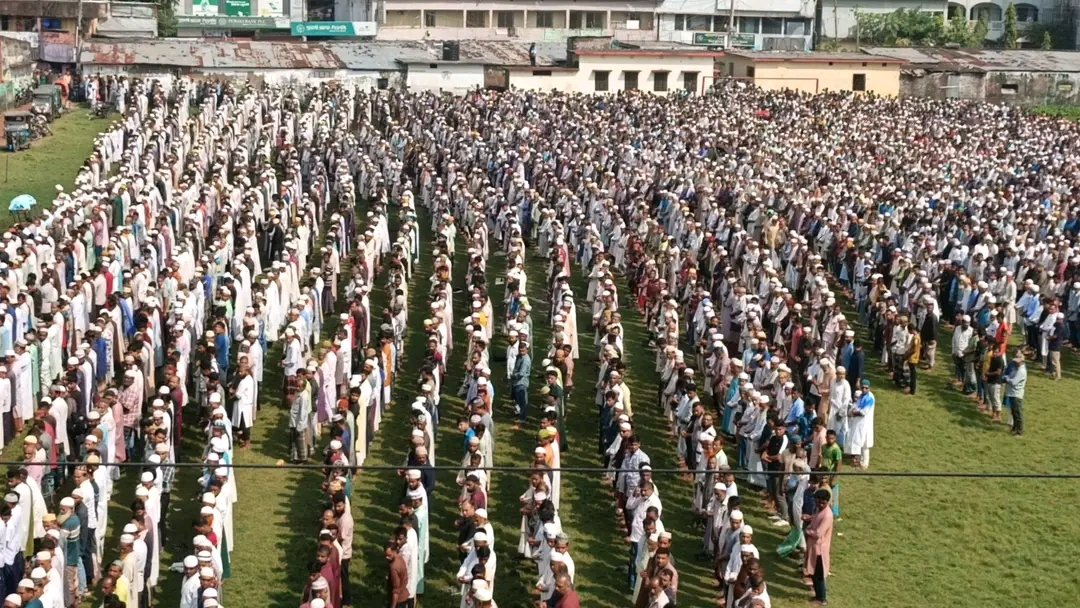 রাজাপুরে বিএনপি নেতা নাসিম আকনের জানাজায় জনসমুদ্র, দাফন সম্পন্ন!