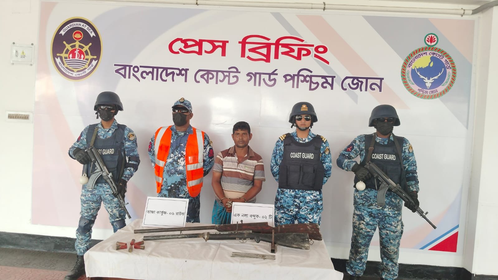 সুন্দরবনে আগ্নেয়াস্ত্রসহ বনদস্যু বাহিনীর প্রধান আটক!