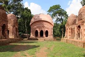 যশোরে ৩২৭ বছরের ঐতিহ্য ধারণ করে দাঁড়িয়ে চাঁচড়ার শিব মন্দির!