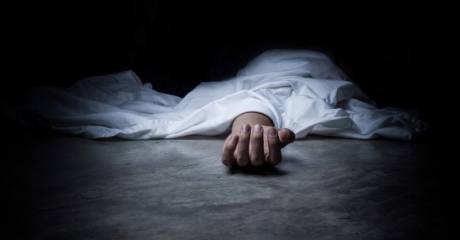 গাছের নিচে চাপা পড়ে শ্রমিকের মৃত্যু!