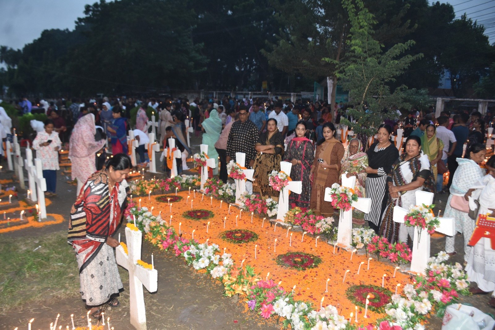 ভক্তি আর প্রার্থনায় যশোরে পালিত কবর আশীর্বাদ দিবস!