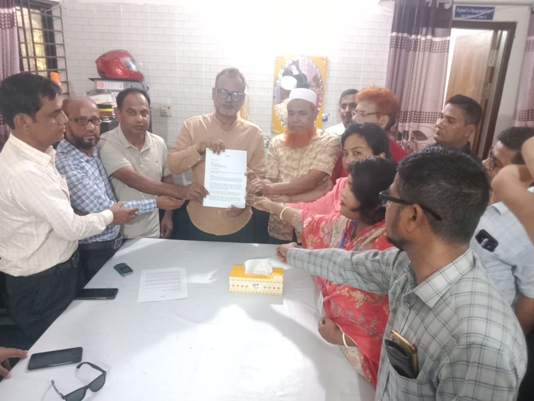 পাওনা গ্রাচ্যুইটি ও প্রভিডেন্ট ফান্ডের টাকা পেতে এসডিএফ এর ব্যবস্থাপনা পরিচালক বরাবর স্বারকলিপি!