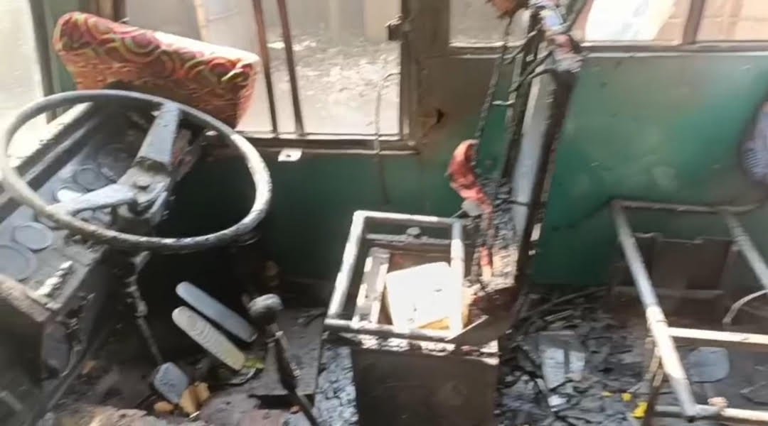 যশোরে পার্কিং করা বাসে আগুন