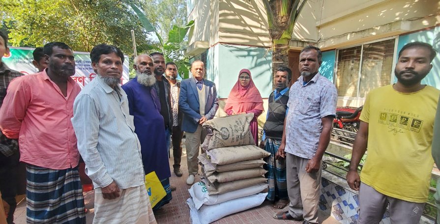 পঞ্চগড়ের তেঁতুলিয়ায় বিনামূল্যে গমের বীজ ও সার বিতরণ!