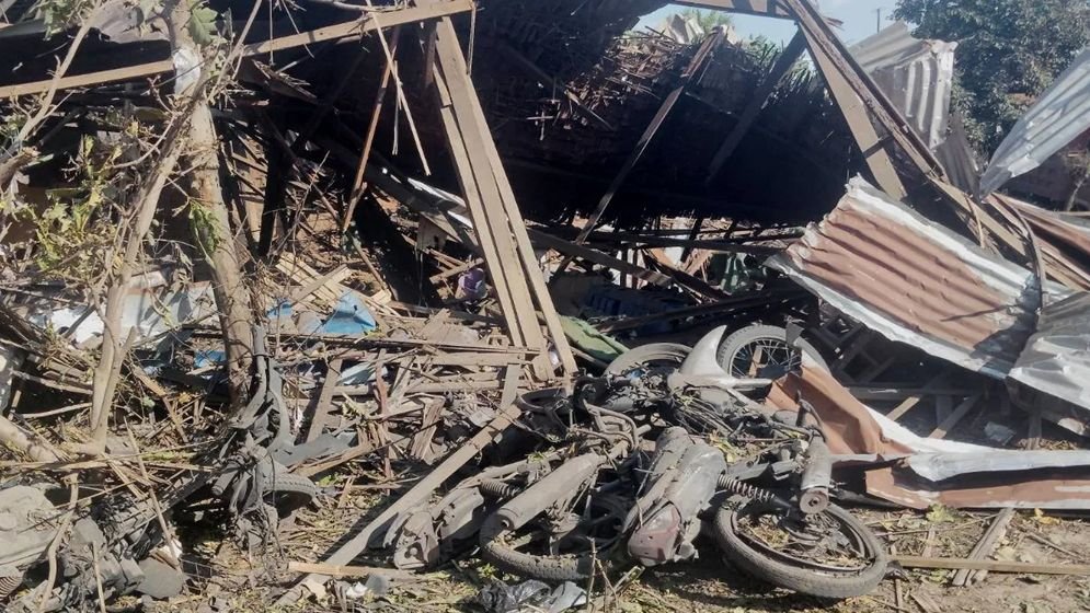 মিয়ানমারে হাসপাতালে বিমান হামলা, নিহত ৩১