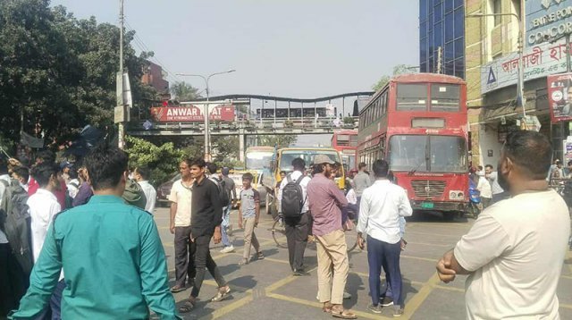 সড়ক ছাড়লেন তেজগাঁও কলেজের শিক্ষার্থীরা