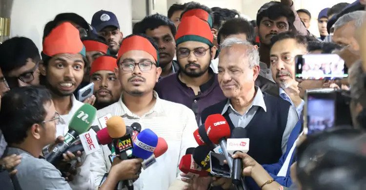 তিন উপদেষ্টার পদত্যাগের দাবি ডাকসু ভিপির