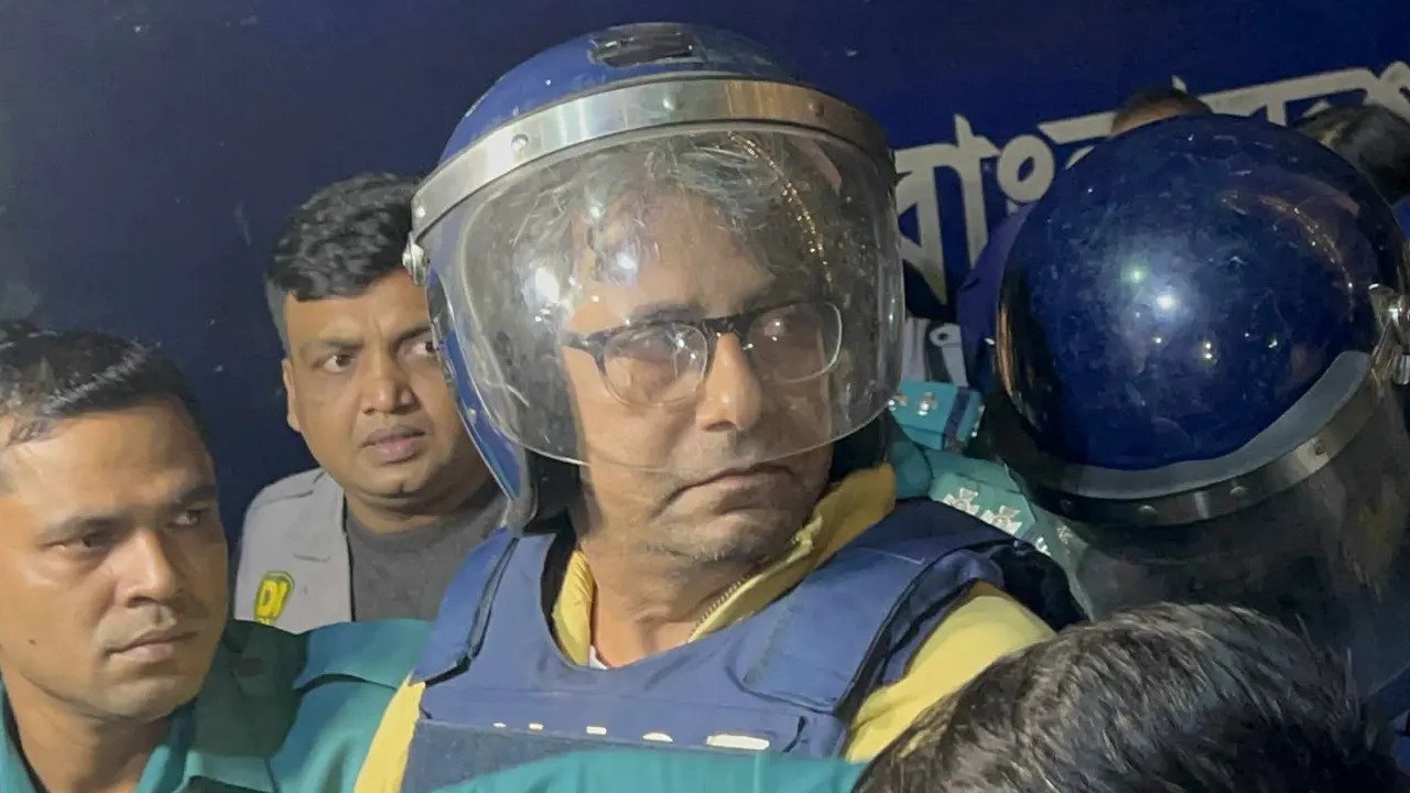 দুই যুগ ধরে ক্ষমতাকে প্রশ্ন করি: আদালতে আনিস আলমগীর