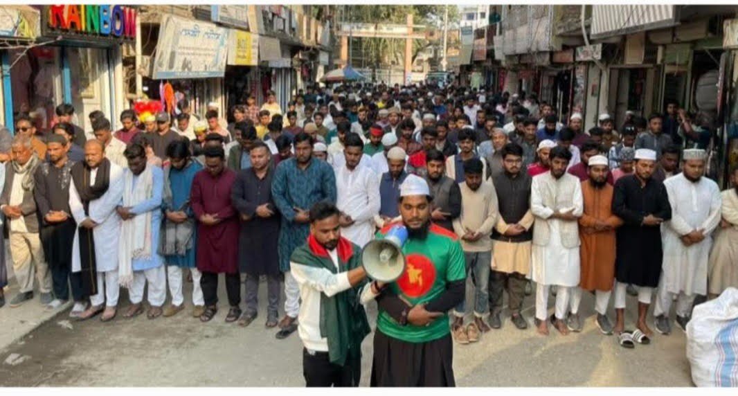 উল্লাপাড়ায় হাদী হত্যার বিচারের দাবিতে বিক্ষোভ মিছিল