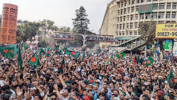 হাদি হত্যার প্রতিবাদে শাহবাগে শিক্ষার্থী-জনতার ঢল