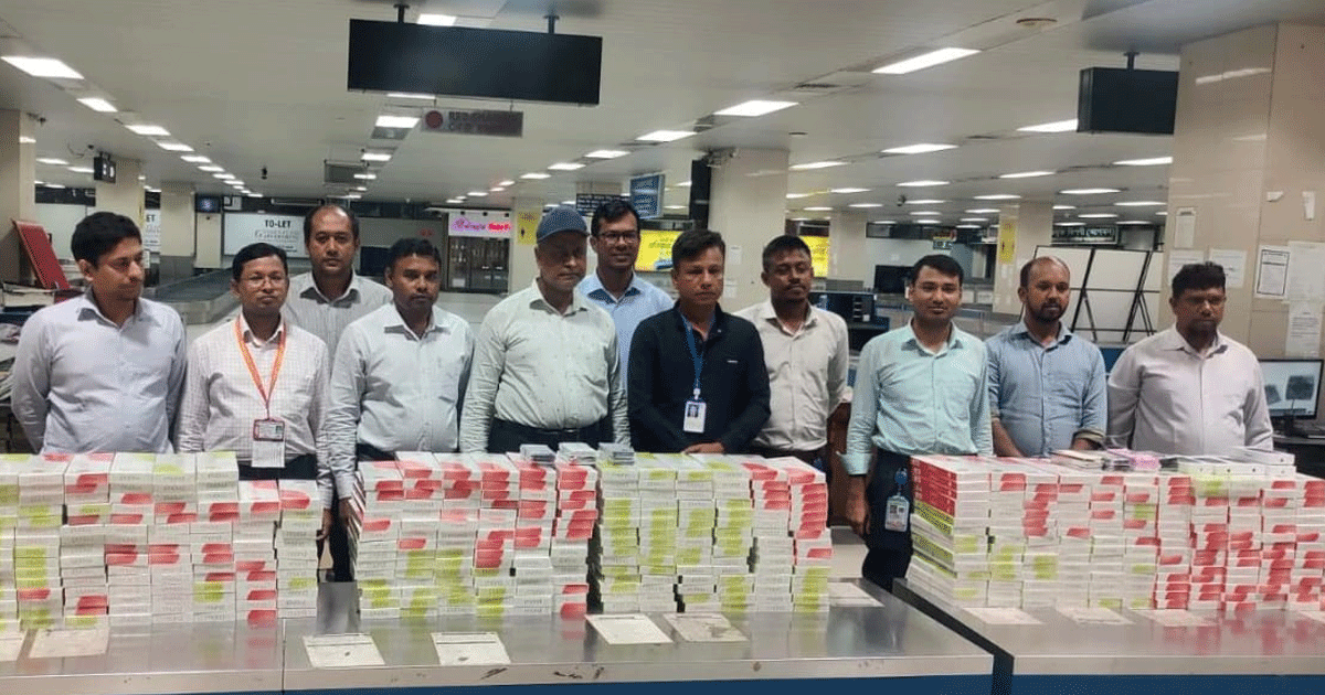 শাহ আমানতে ৩০ লাখ টাকার বিদেশি সিগারেট জব্দ