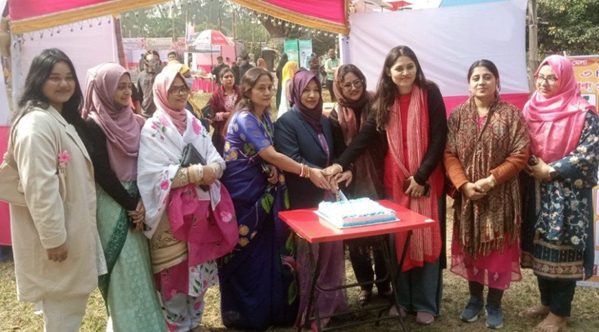 যশোরে শুরু হলো নারী উদ্যোক্তাদের পণ্য ও পিঠা মেলা