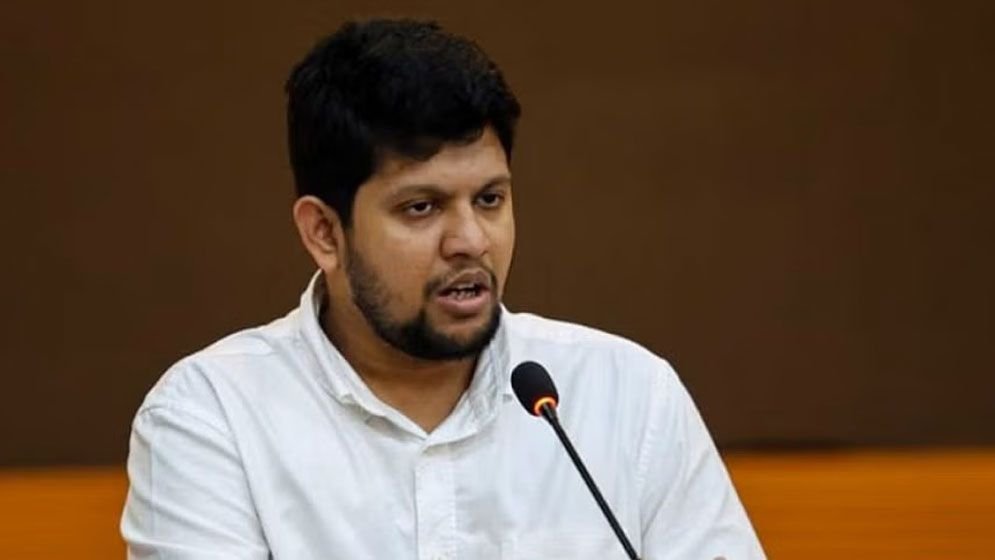 তারেক রহমানের প্রত্যাবর্তন দেশে গণতন্ত্রের প্রতি আস্থা বাড়াবে: মাহফুজ