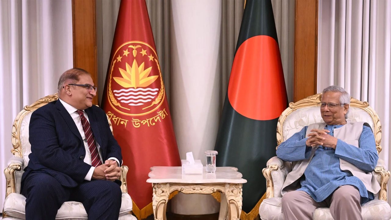 প্রধান উপদেষ্টার সঙ্গে পাকিস্তান হাইকমিশনারের সাক্ষাৎ