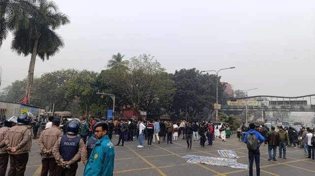 ফার্মগেটে সড়ক অবরোধ প্রত্যাহার শিক্ষার্থীদের