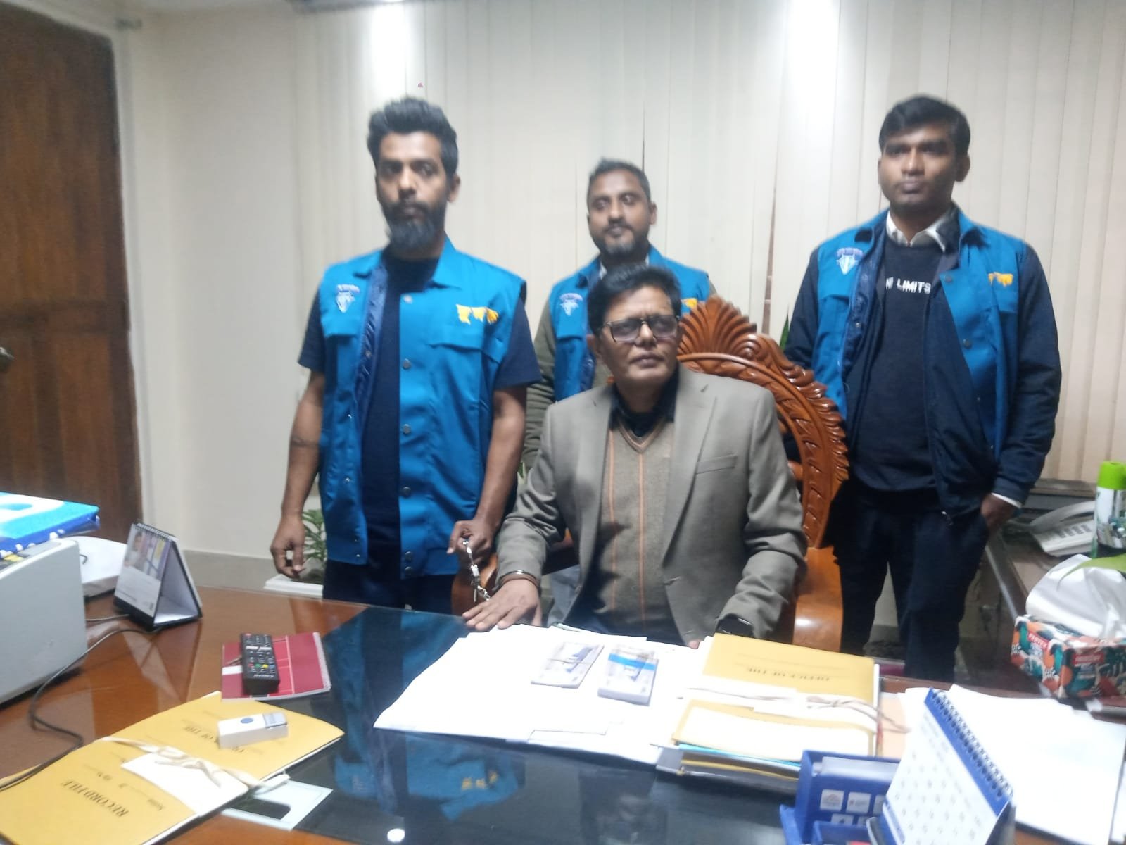 যশোরে ঘুষের টাকাসহ জেলা প্রাথমিক শিক্ষা অফিসার আটক