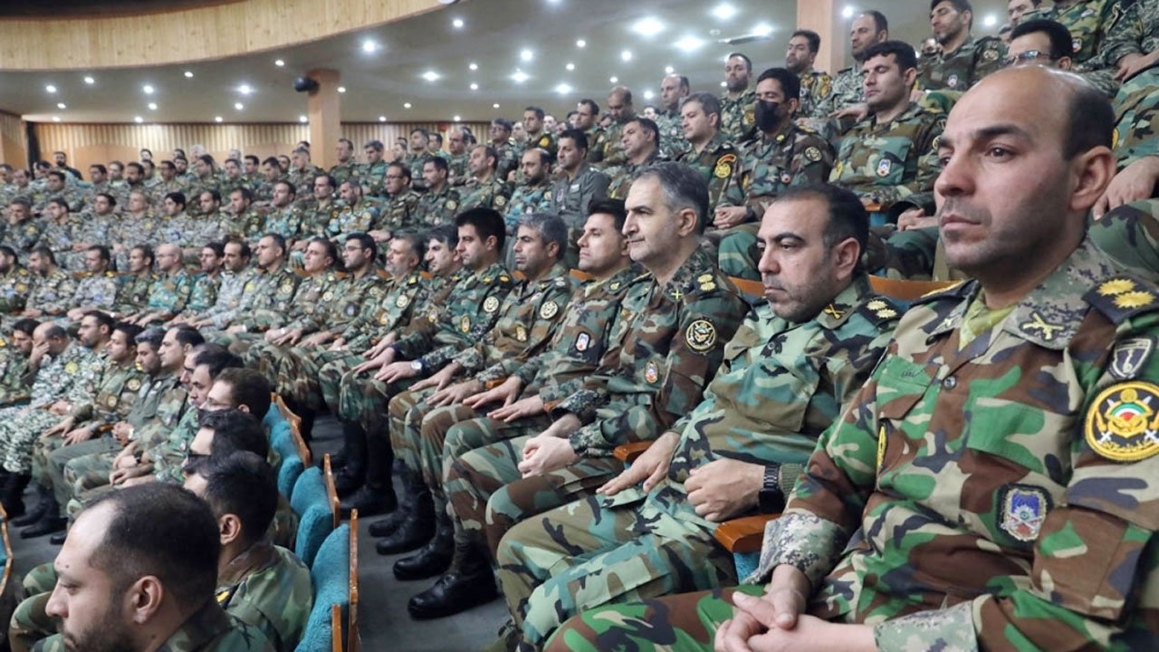 বিক্ষোভ দমনে ‘রেড লাইন’ ঘোষণা করেছে ইরানি সেনাবাহিনী