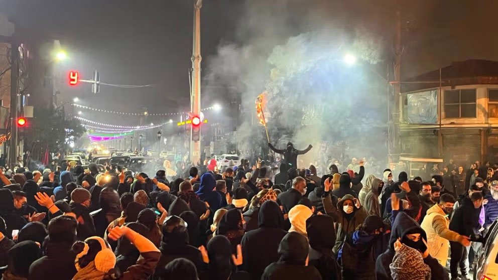 বিক্ষোভকারীদের ‘আল্লাহর শত্রু’ ঘোষণা ইরানের, মৃত্যুদণ্ডের হুঁশিয়ারি