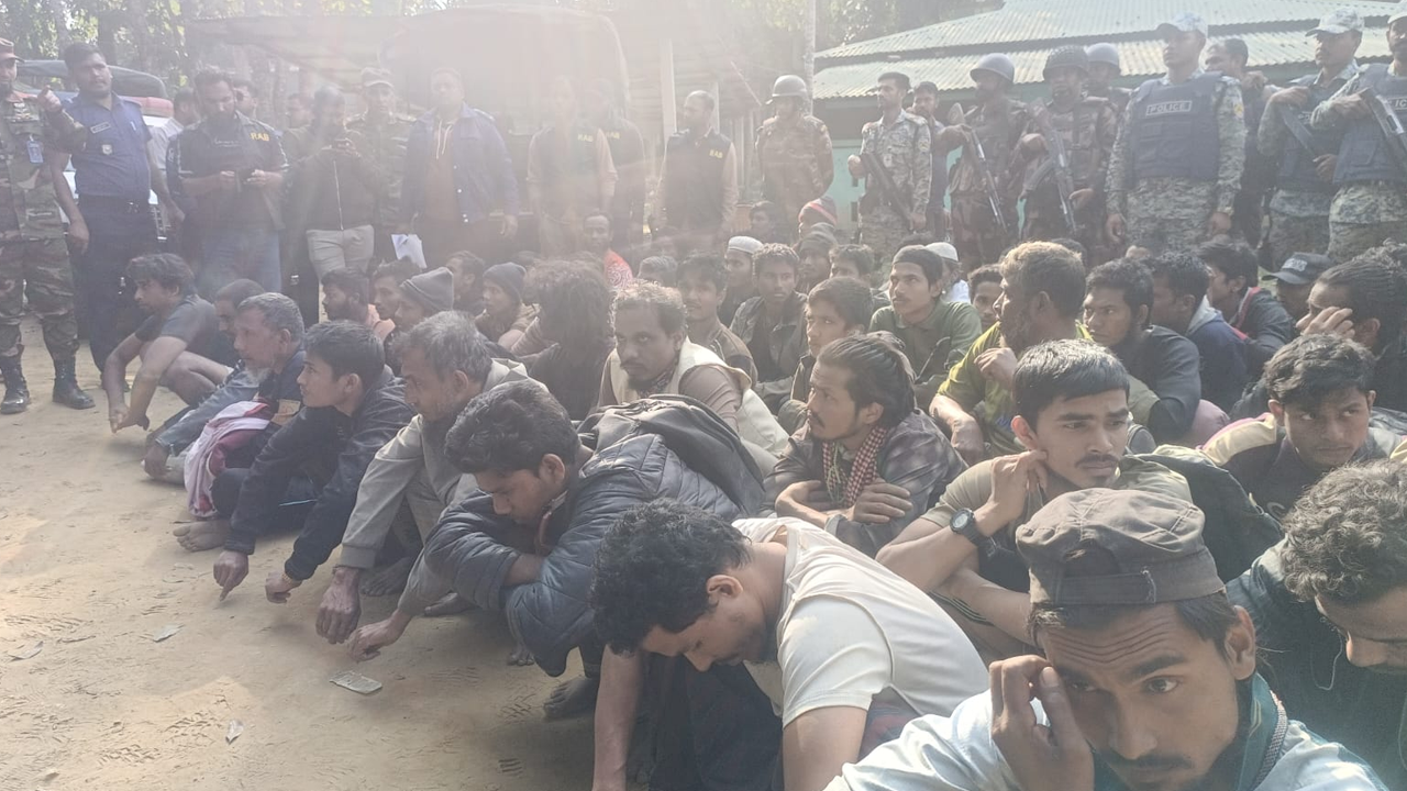 টেকনাফে শিশু গুলিবিদ্ধের ঘটনায় আটক সশস্ত্র গ্রুপের ৫০ সদস্য